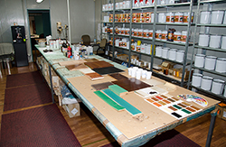 Laboratorio, qui vengono create le nostre tinte per legno